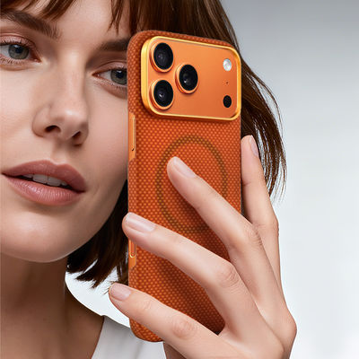 iPhone 17 Pro Max के लिए मेटल फ्रेम के साथ प्रीमियम एरामिड कार्बन फाइबर मोबाइल कवर