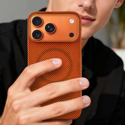 iPhone 17 Pro Max के लिए मेटल फ्रेम के साथ प्रीमियम एरामिड कार्बन फाइबर मोबाइल कवर