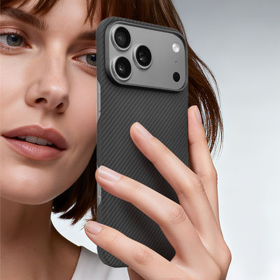 iPhone 17 Pro Max के लिए धातु फ्रेम के साथ अनुकूलित एरामिड कार्बन फाइबर मोबाइल कवर