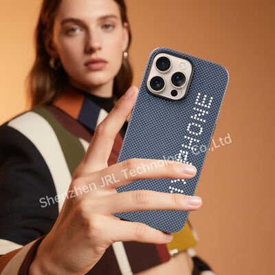 आईफोन 17 प्रो के लिए ग्लो इन द डार्क सुपर लाइट अरामाइड कार्बन फाइबर मोबाइल कवर